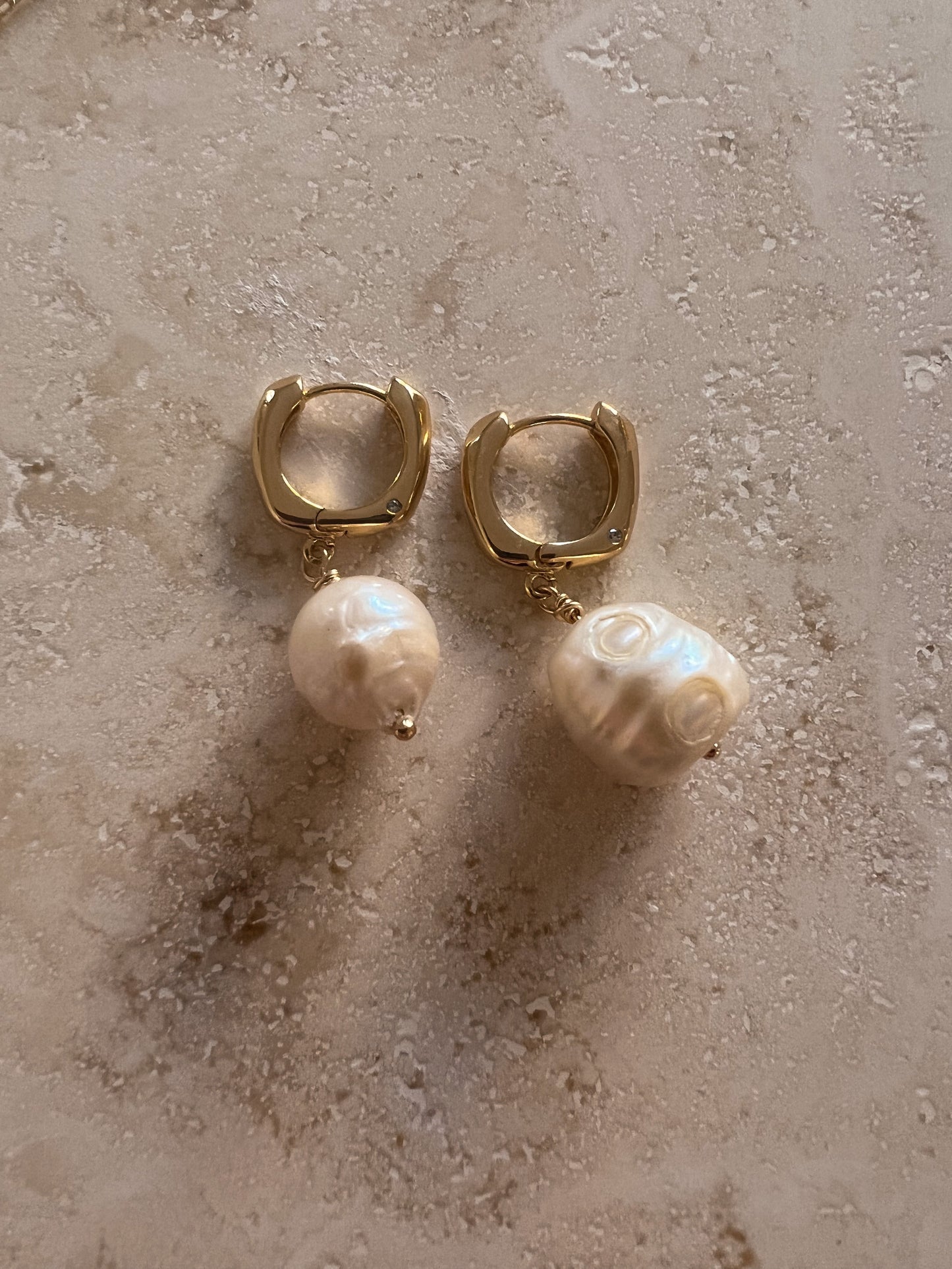 Dagnye Pearl Earrings